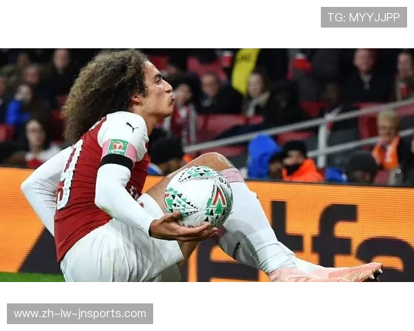 足球黄牌预警机制如何影响现代比赛攻防节奏